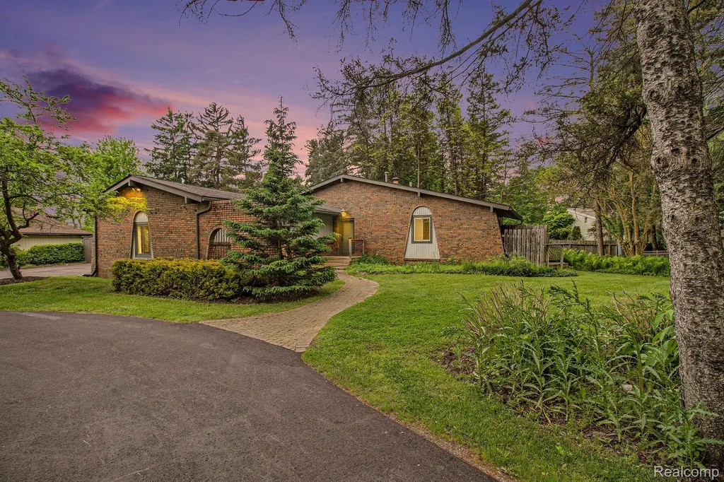 7831 Caberfae Trail Independence Charter Township MI 48348