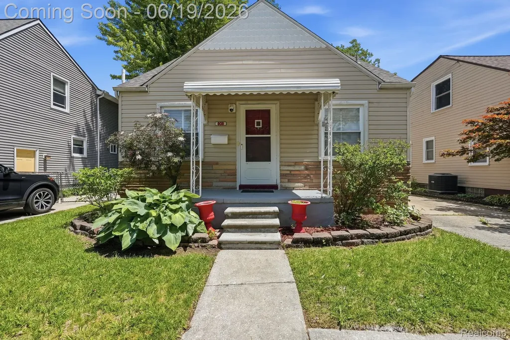 808 N Edison Avenue Royal Oak City MI 48067