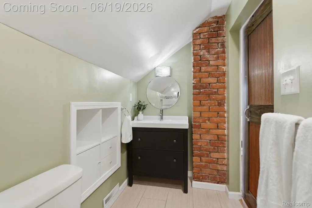 808 N Edison Avenue Royal Oak City MI 48067