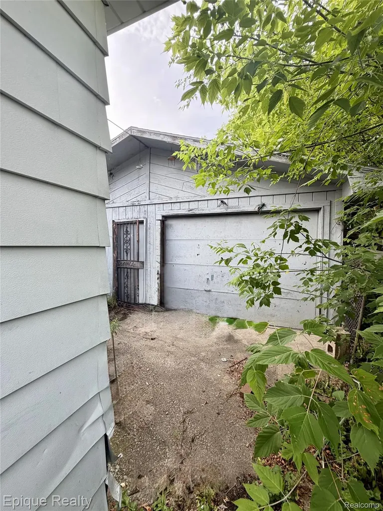 430 W Alma Avenue Flint City MI 48505