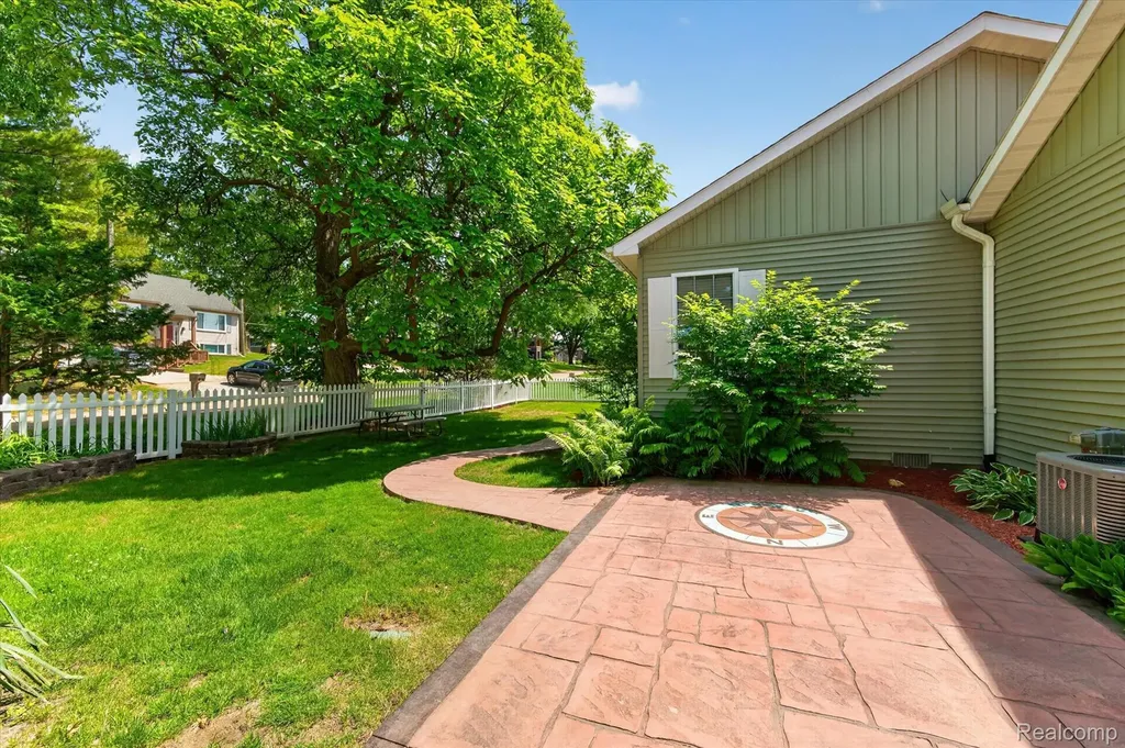 1259 Burgoyne Boulevard Rochester Hills City MI 48307