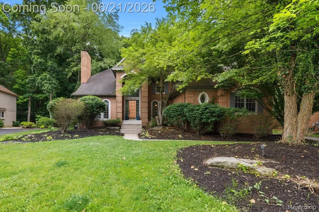 6403 W Oaks Drive West Bloomfield Charter Township MI 48324