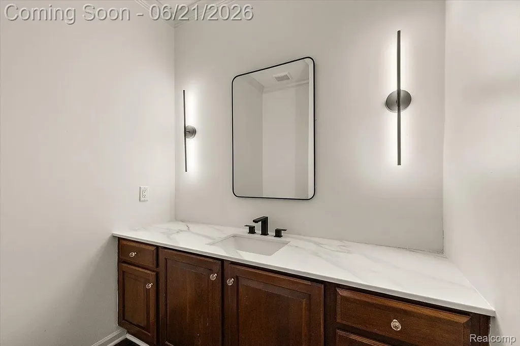 6403 W Oaks Drive West Bloomfield Charter Township MI 48324