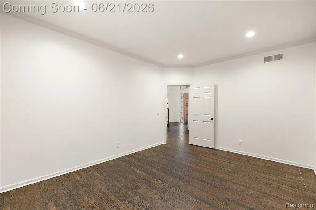 6403 W Oaks Drive West Bloomfield Charter Township MI 48324