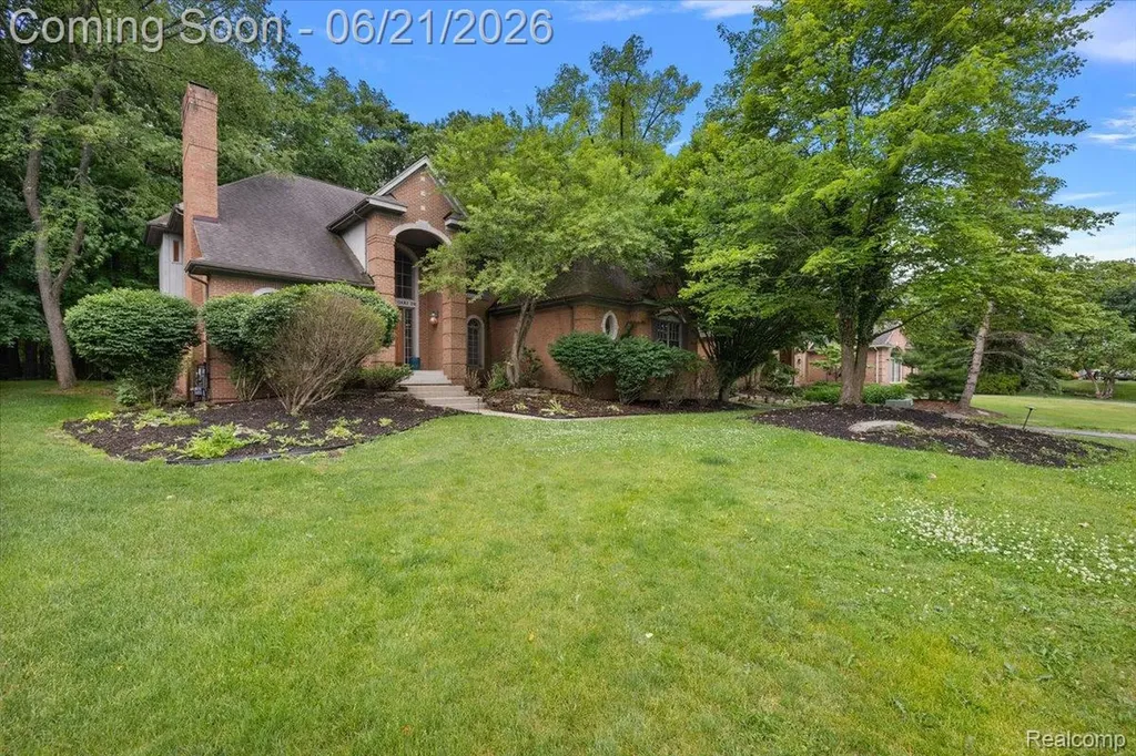 6403 W Oaks Drive West Bloomfield Charter Township MI 48324