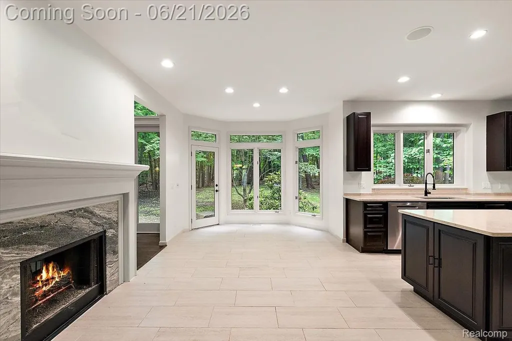 6403 W Oaks Drive West Bloomfield Charter Township MI 48324