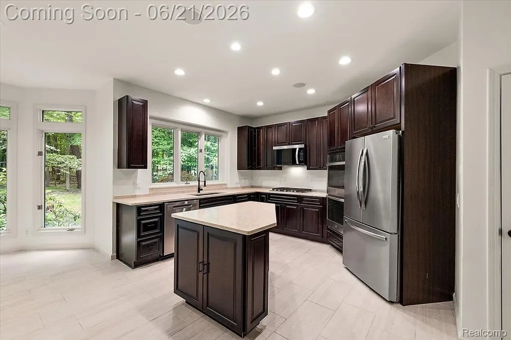 6403 W Oaks Drive West Bloomfield Charter Township MI 48324