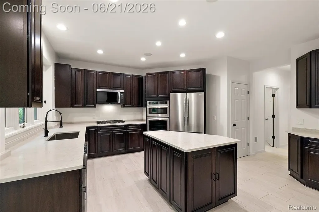 6403 W Oaks Drive West Bloomfield Charter Township MI 48324