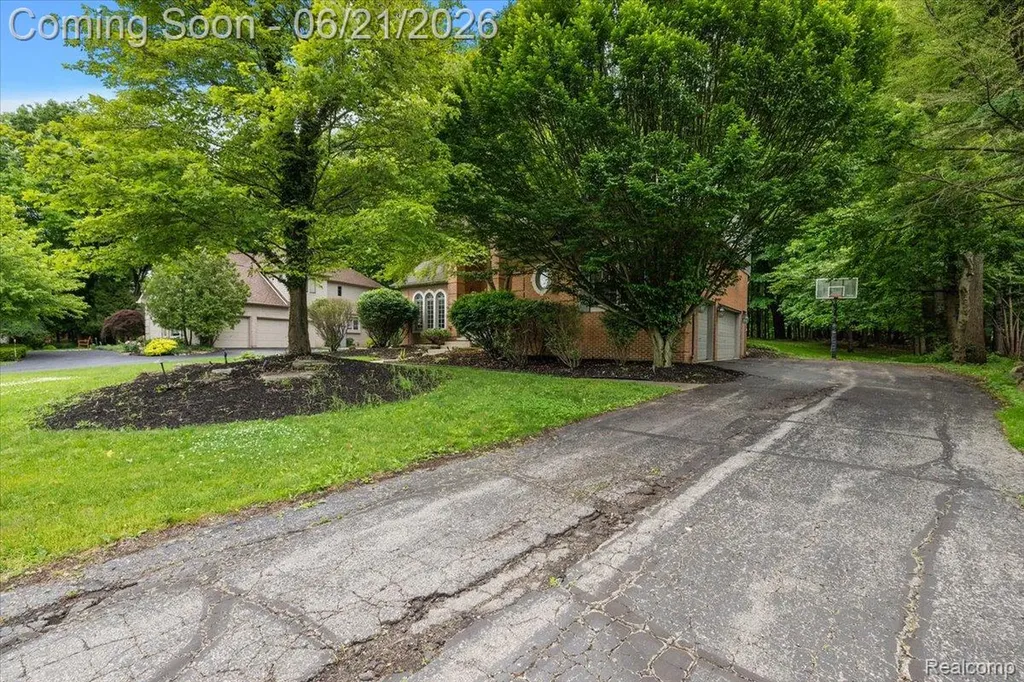 6403 W Oaks Drive West Bloomfield Charter Township MI 48324