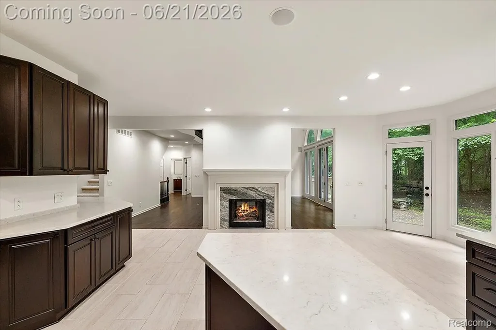 6403 W Oaks Drive West Bloomfield Charter Township MI 48324