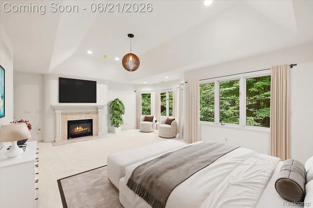 6403 W Oaks Drive West Bloomfield Charter Township MI 48324