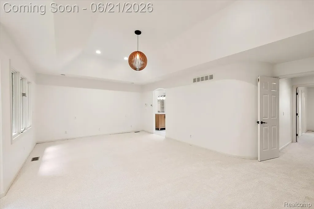 6403 W Oaks Drive West Bloomfield Charter Township MI 48324