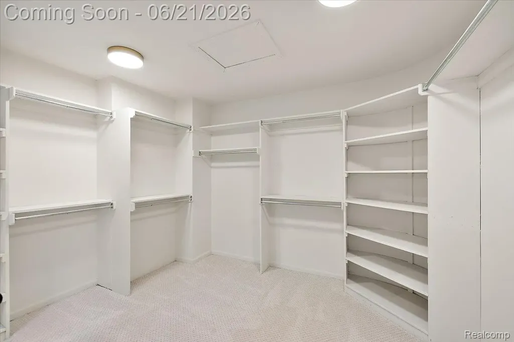 6403 W Oaks Drive West Bloomfield Charter Township MI 48324