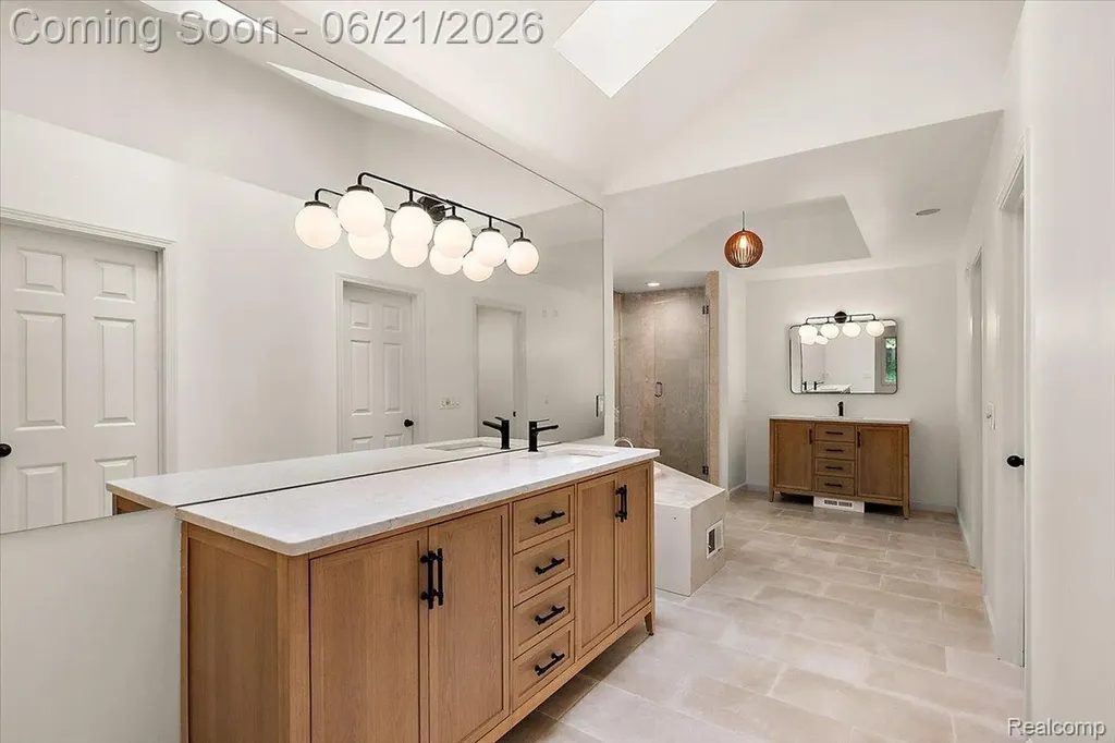 6403 W Oaks Drive West Bloomfield Charter Township MI 48324
