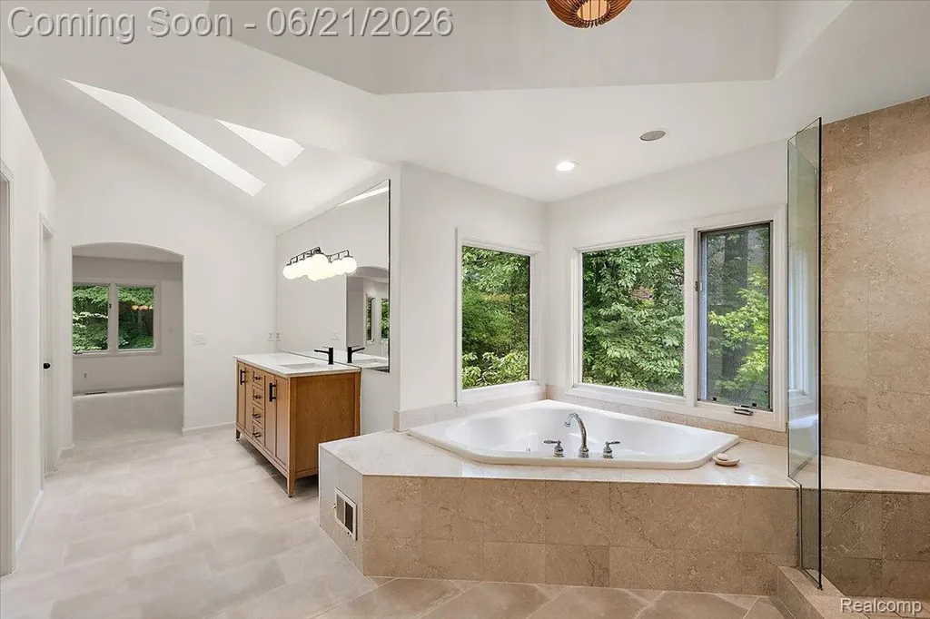 6403 W Oaks Drive West Bloomfield Charter Township MI 48324