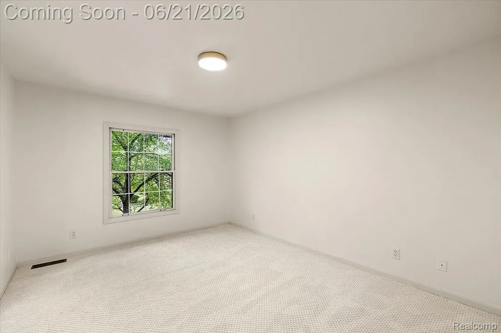 6403 W Oaks Drive West Bloomfield Charter Township MI 48324