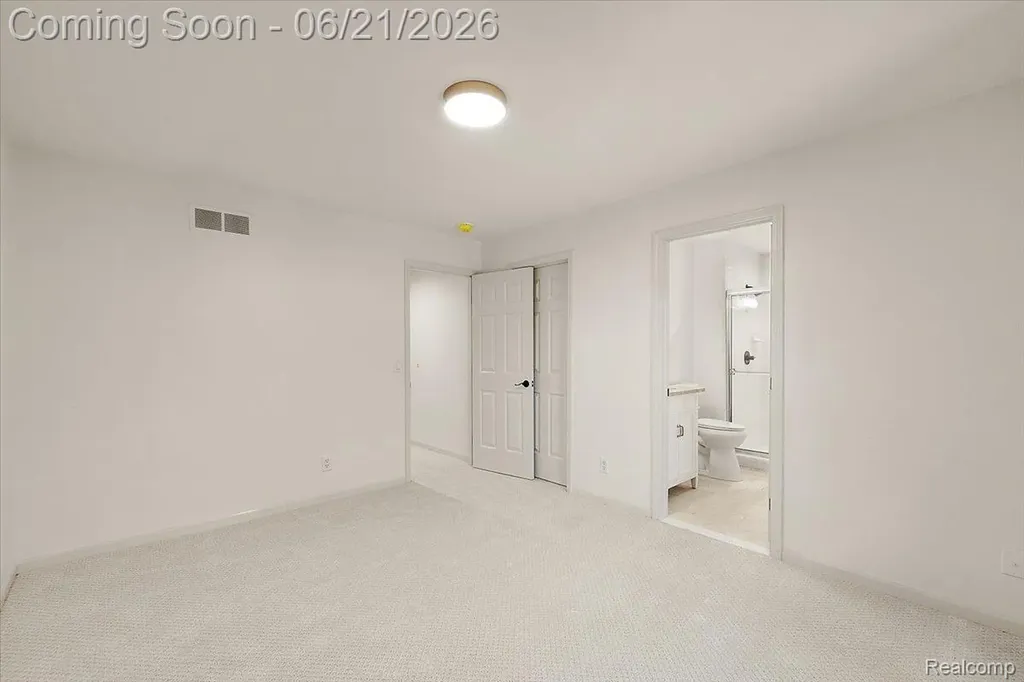 6403 W Oaks Drive West Bloomfield Charter Township MI 48324