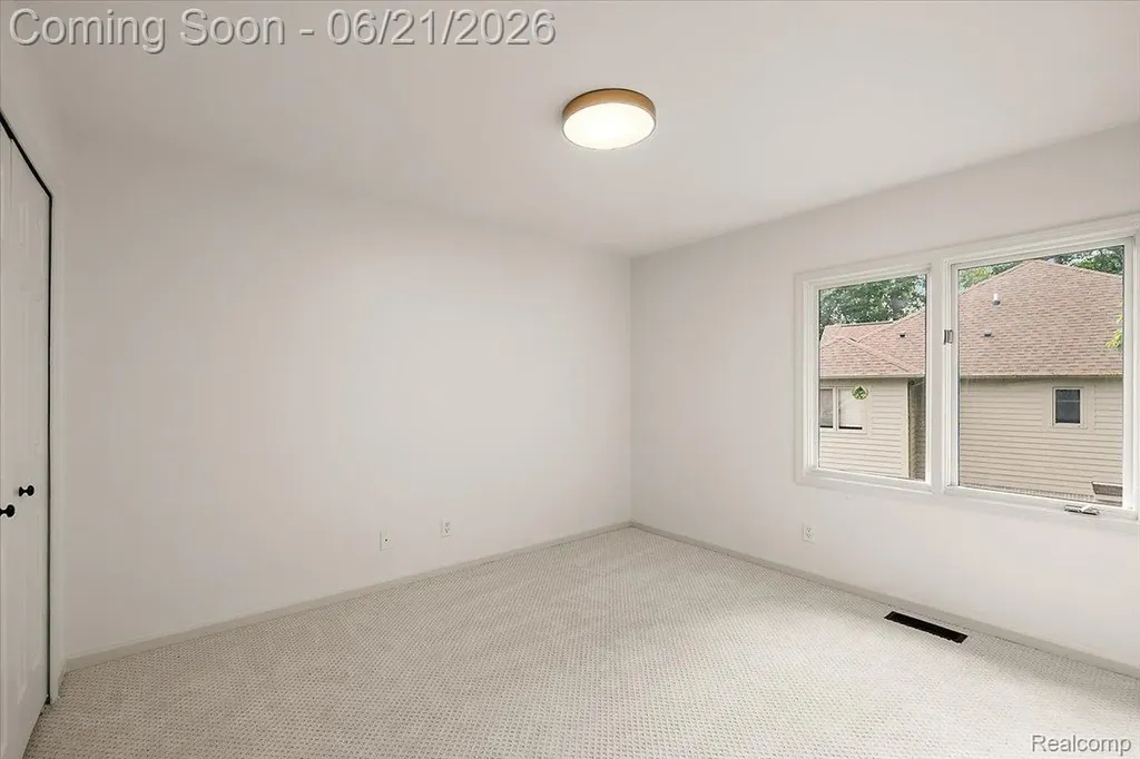 6403 W Oaks Drive West Bloomfield Charter Township MI 48324