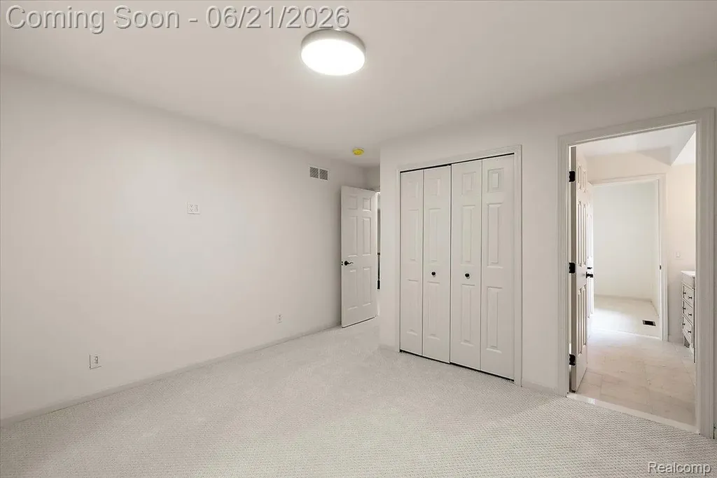 6403 W Oaks Drive West Bloomfield Charter Township MI 48324