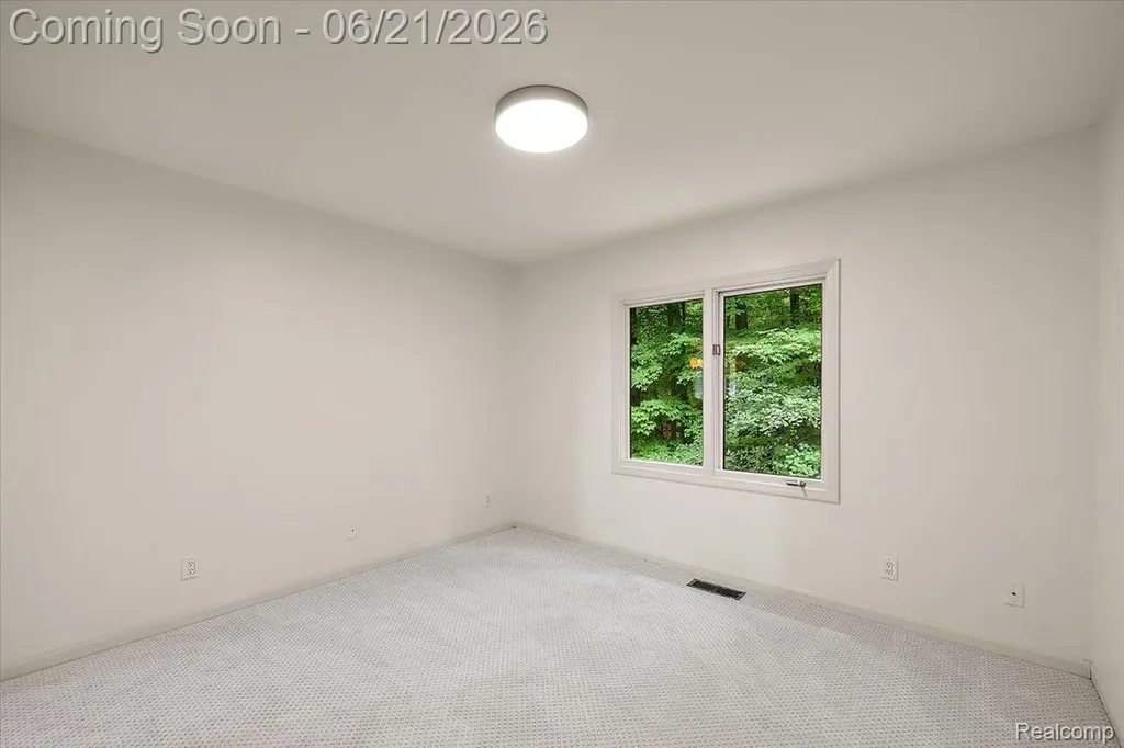 6403 W Oaks Drive West Bloomfield Charter Township MI 48324