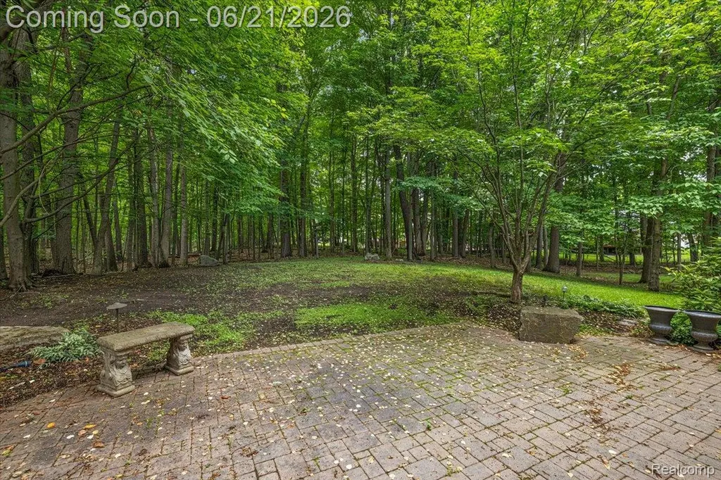 6403 W Oaks Drive West Bloomfield Charter Township MI 48324