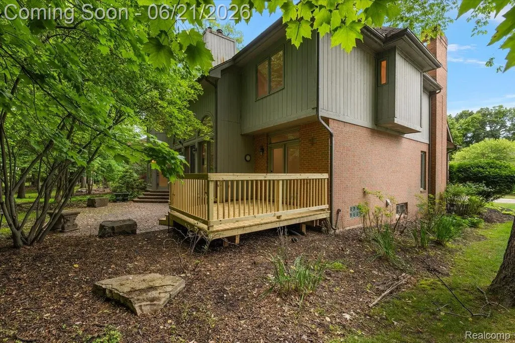 6403 W Oaks Drive West Bloomfield Charter Township MI 48324