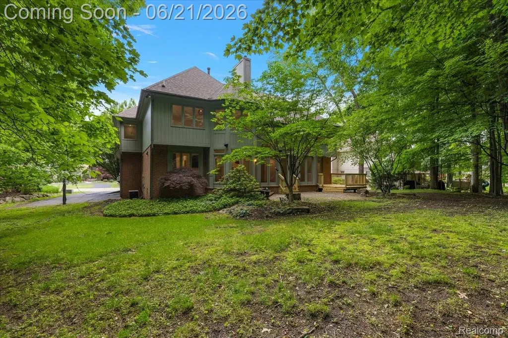 6403 W Oaks Drive West Bloomfield Charter Township MI 48324