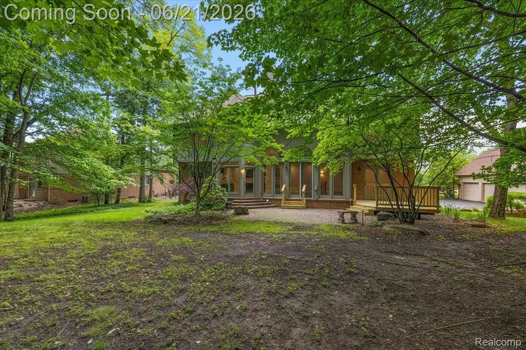 6403 W Oaks Drive West Bloomfield Charter Township MI 48324