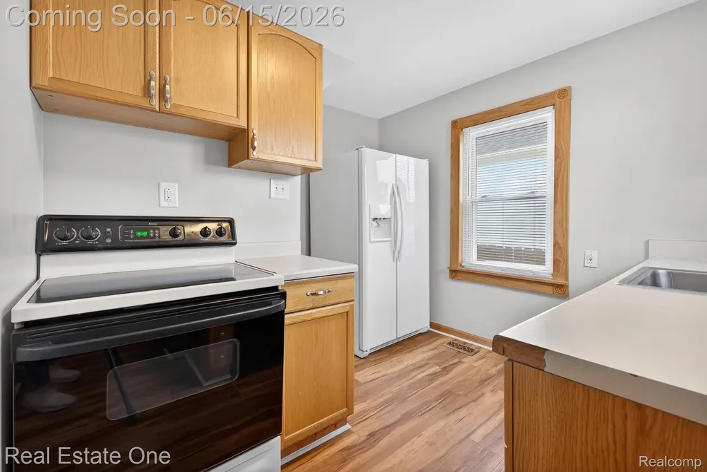 466 Spruce Street Wyandotte City MI 48192