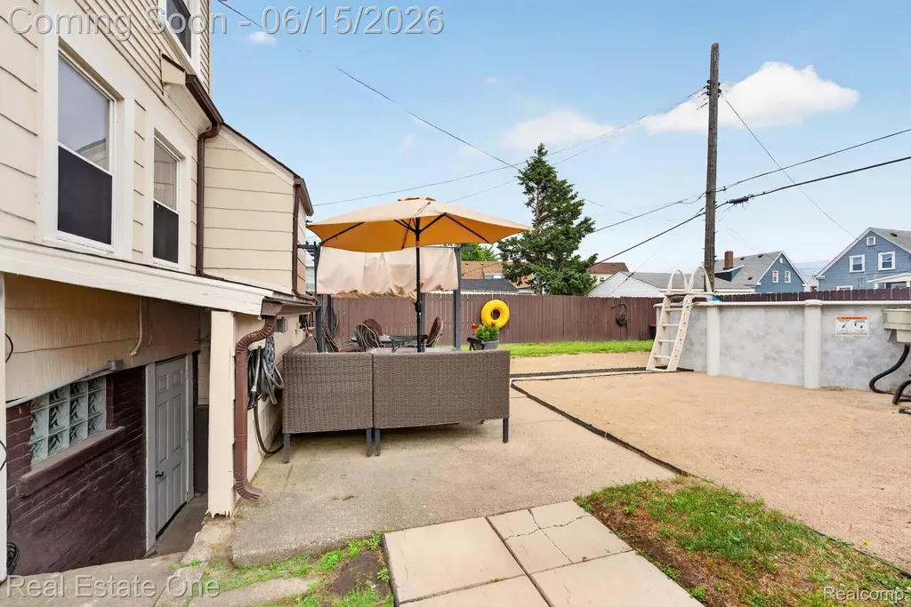 466 Spruce Street Wyandotte City MI 48192