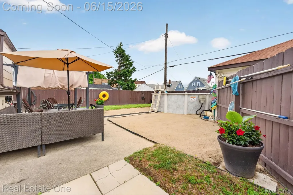 466 Spruce Street Wyandotte City MI 48192