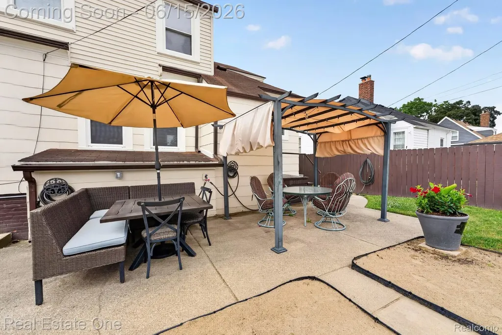 466 Spruce Street Wyandotte City MI 48192