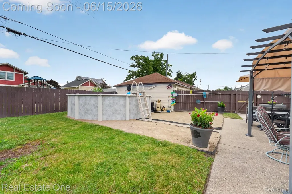 466 Spruce Street Wyandotte City MI 48192