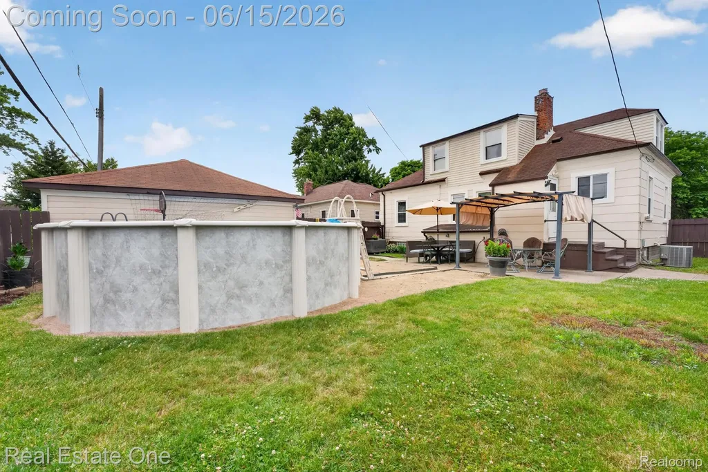 466 Spruce Street Wyandotte City MI 48192
