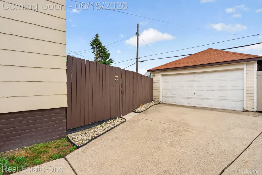 466 Spruce Street Wyandotte City MI 48192