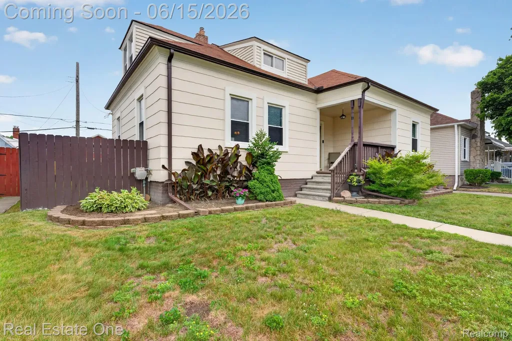466 Spruce Street Wyandotte City MI 48192