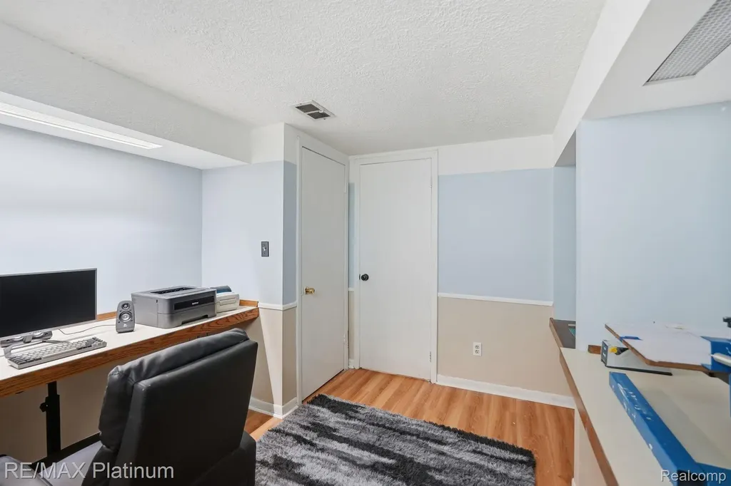 10469 Cooley Lake Road Commerce Charter Township MI 48382