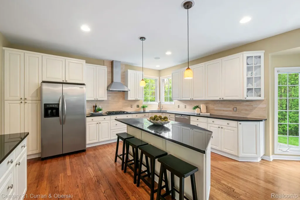 27852 Larson Lane Farmington Hills City MI 48331