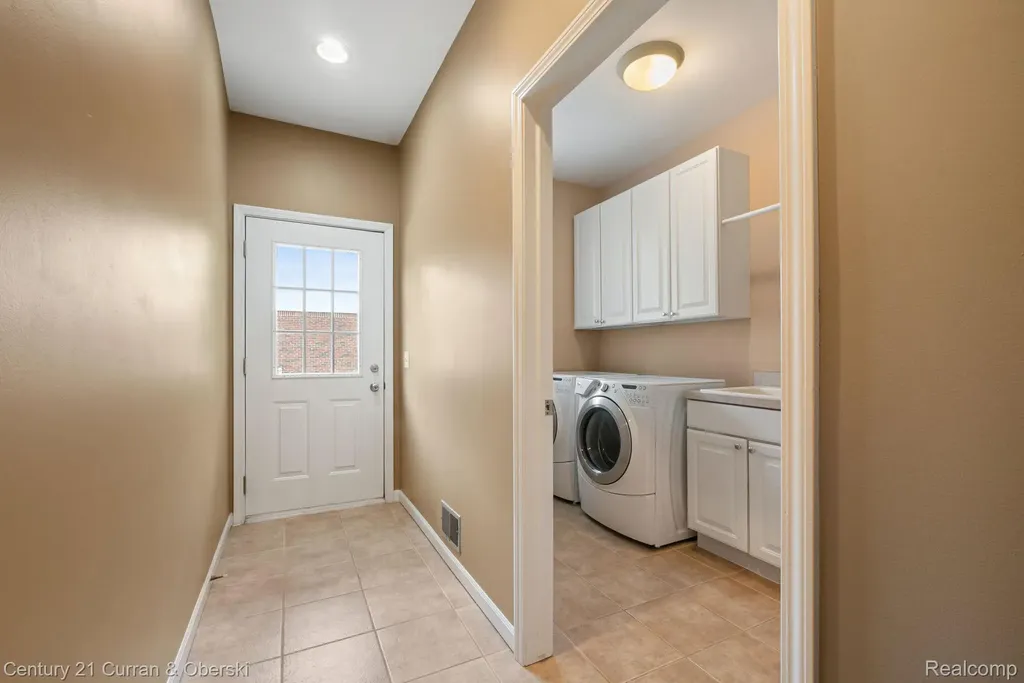 27852 Larson Lane Farmington Hills City MI 48331