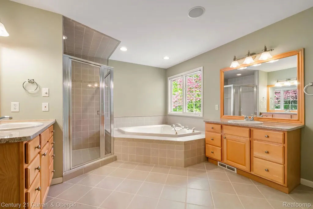 27852 Larson Lane Farmington Hills City MI 48331