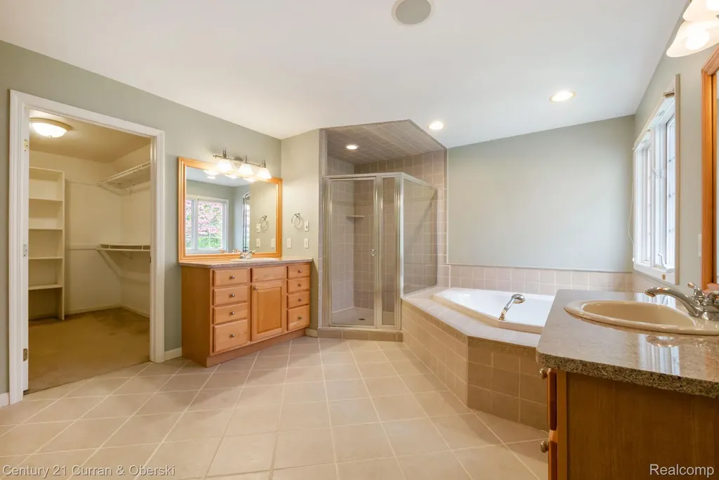 27852 Larson Lane Farmington Hills City MI 48331