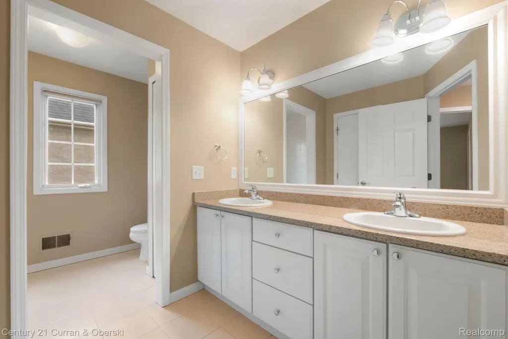 27852 Larson Lane Farmington Hills City MI 48331