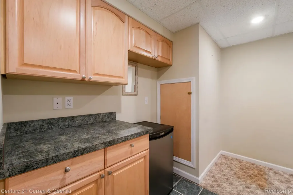 27852 Larson Lane Farmington Hills City MI 48331