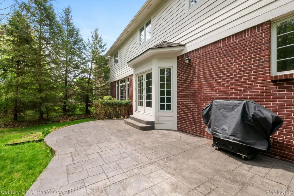 27852 Larson Lane Farmington Hills City MI 48331