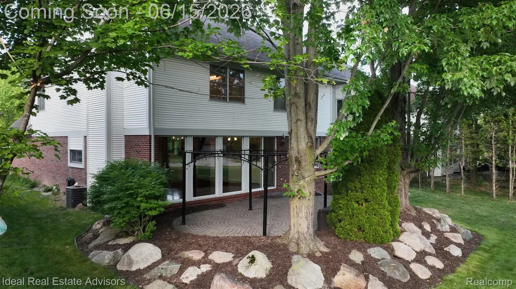 1364 Kentfield Drive Rochester City MI 48307