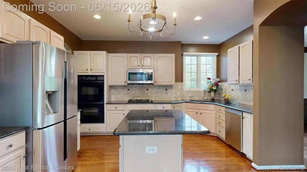 1364 Kentfield Drive Rochester City MI 48307