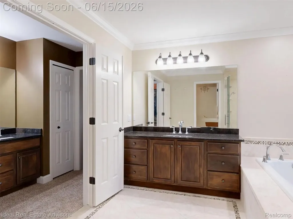 1364 Kentfield Drive Rochester City MI 48307