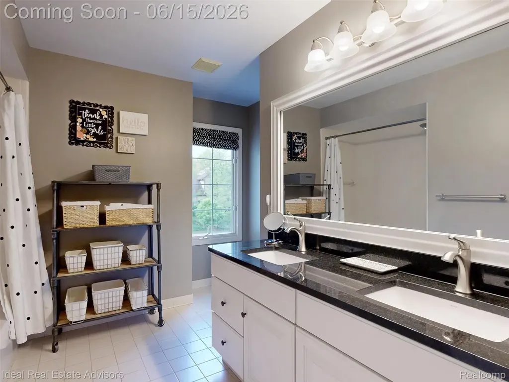 1364 Kentfield Drive Rochester City MI 48307