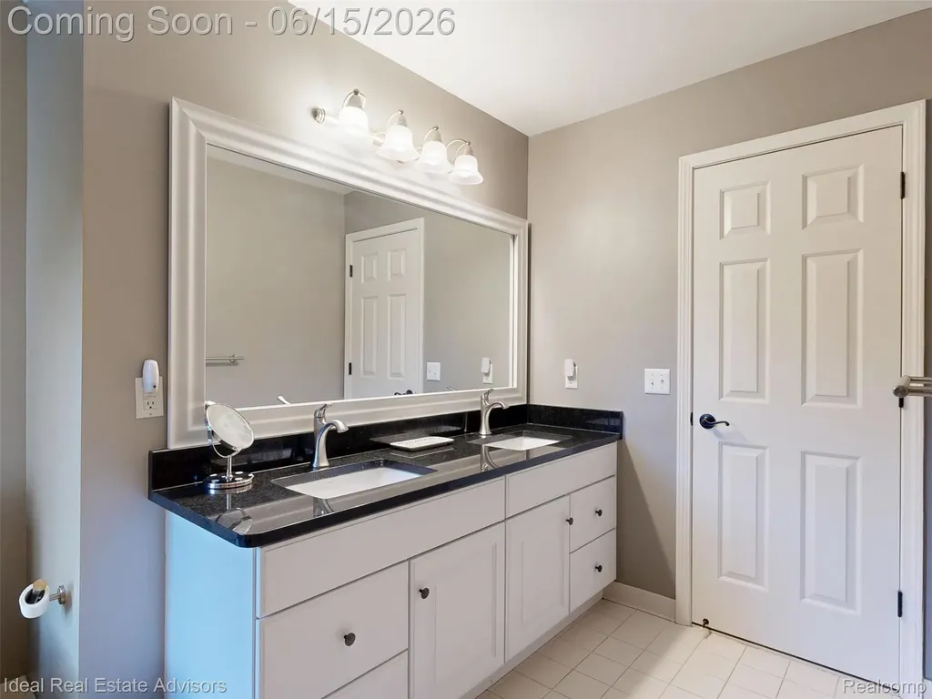 1364 Kentfield Drive Rochester City MI 48307