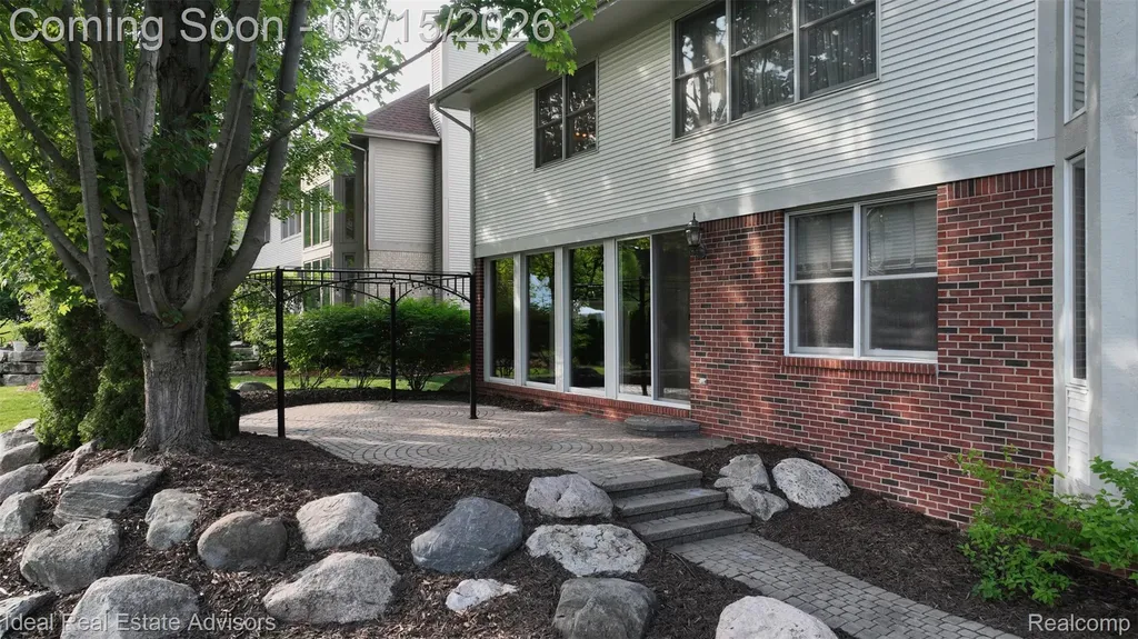 1364 Kentfield Drive Rochester City MI 48307